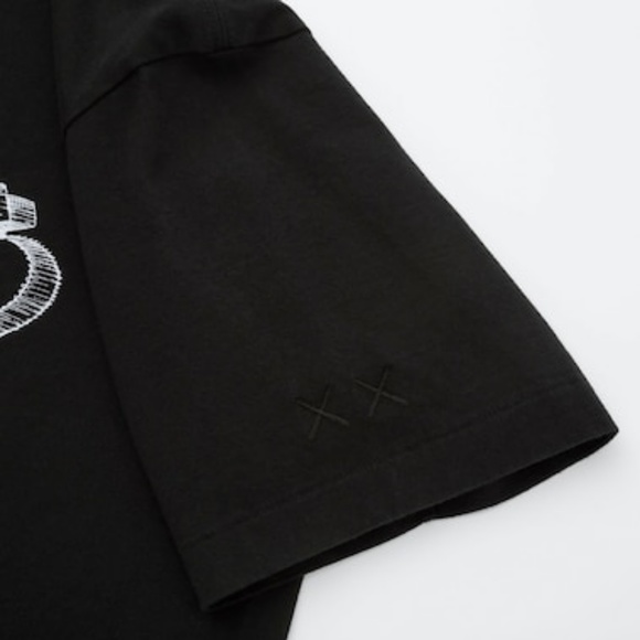 Kaws tshirt black LG - Picture 2 of 3